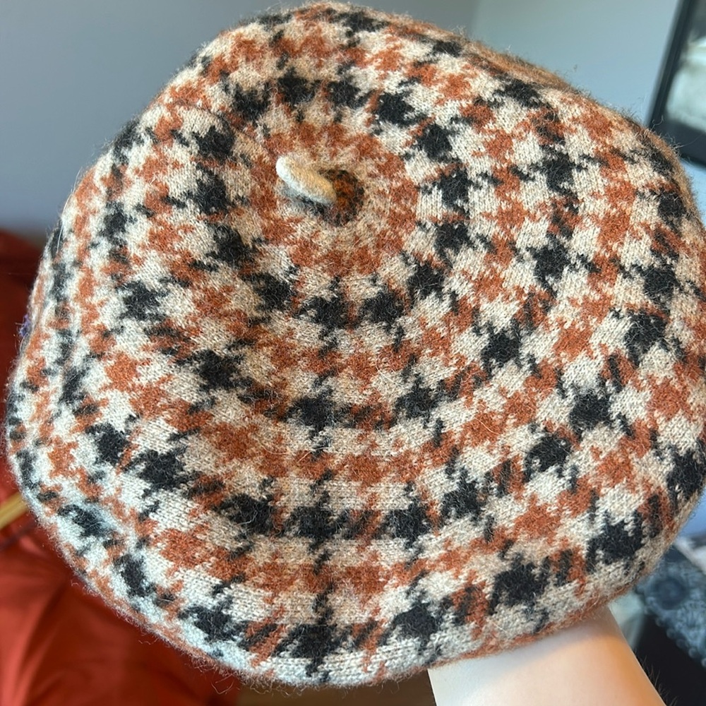A new day houndstooth beret black and brown